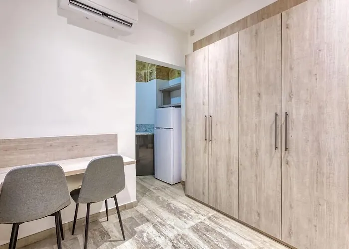 Retreat In The Heart Of Qormi Village アパート Santa Venera