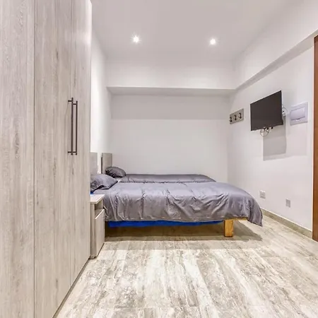 Modern Qormi Stay Near City Square With Easy Access