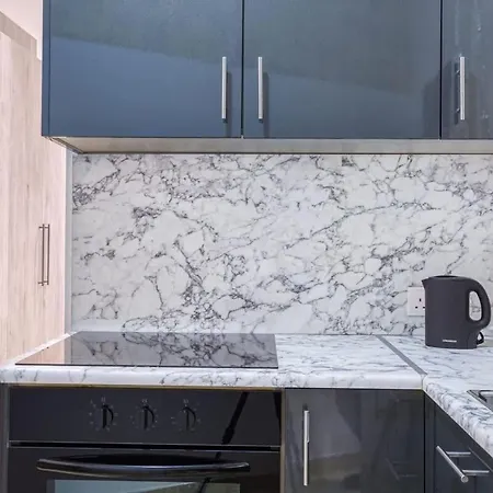 Διαμέρισμα Modern Qormi Stay Near City Square With Easy Access *