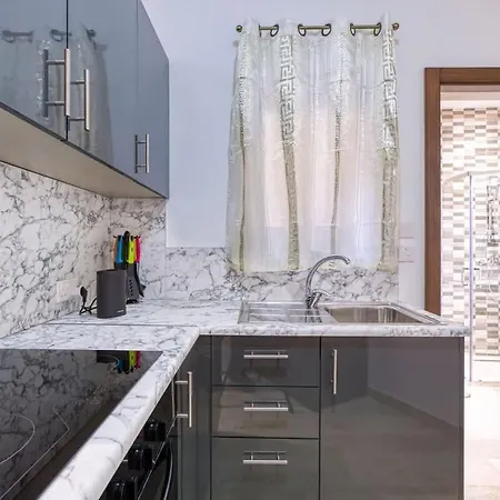 Modern Qormi Stay Near City Square With Easy Access * Santa Vennera