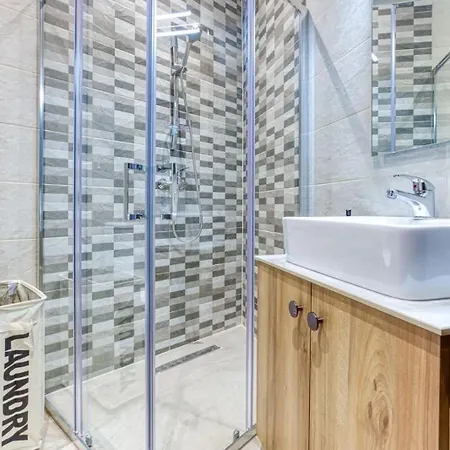 Διαμέρισμα Modern Qormi Stay Near City Square With Easy Access *