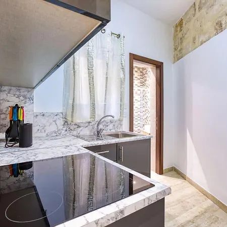 Διαμέρισμα Modern Qormi Stay Near City Square With Easy Access