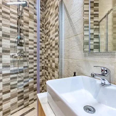 Διαμέρισμα Modern Qormi Stay Near City Square With Easy Access *