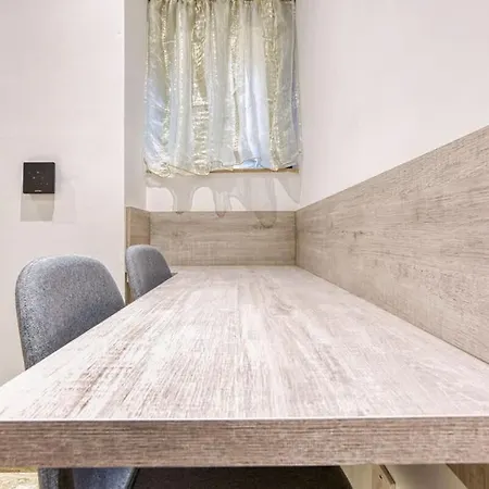 Modern Qormi Stay Near City Square With Easy Access