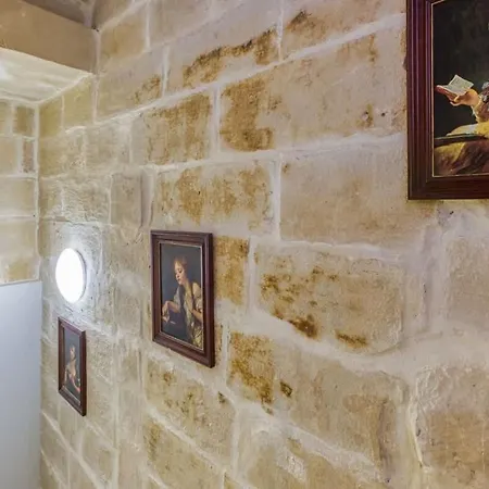 Retreat In The Heart Of Qormi Village Apartment *