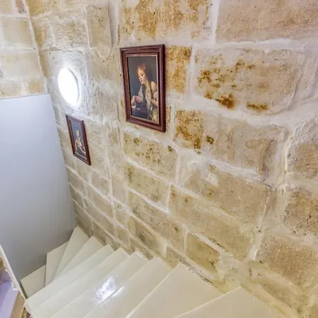 Modern Qormi Stay Near City Square With Easy Access * Santa Vennera