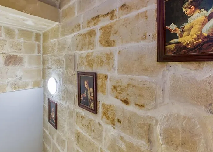 Retreat In The Heart Of Qormi Village Apartment *